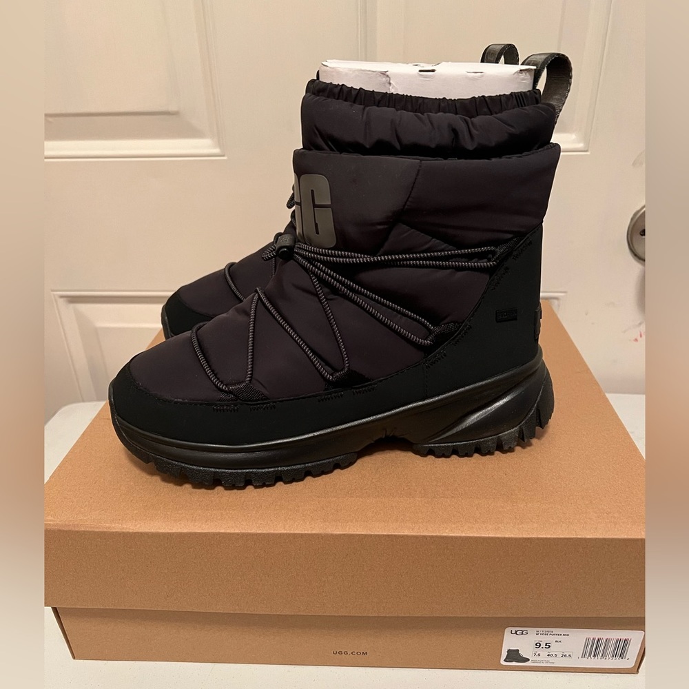 NEW Women’s UGG Genuine Shearling Lined Mid Puffer Boot Black - Picture 9 of 10